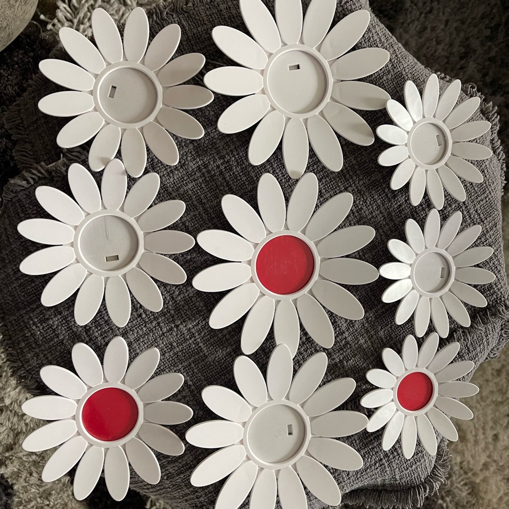 UMBRA 9 piece Daisy wall decor photo frames